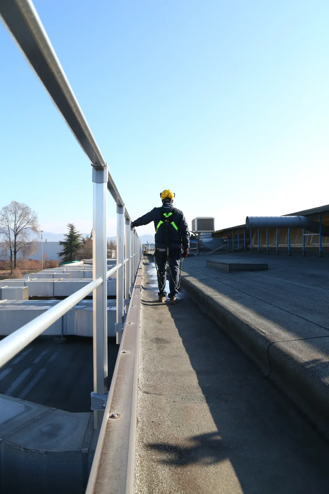 Parapetto di protezione perimetrale per lavori in quota